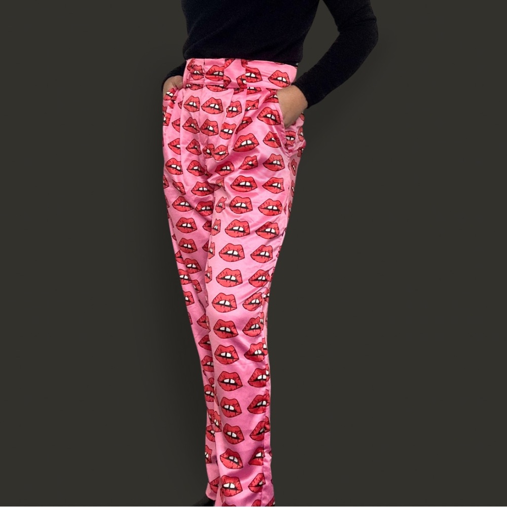 Stylish Statement Satin Pink Lip Print Women's Pants👄